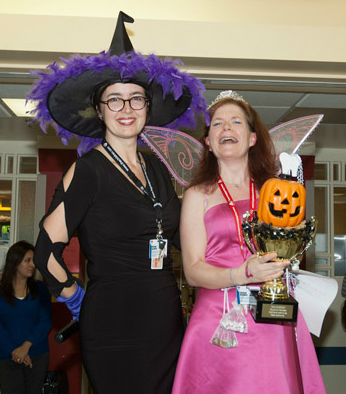 Le personnel de L’Hôpital de Montréal pour enfants plonge dans l’esprit de l’Halloween