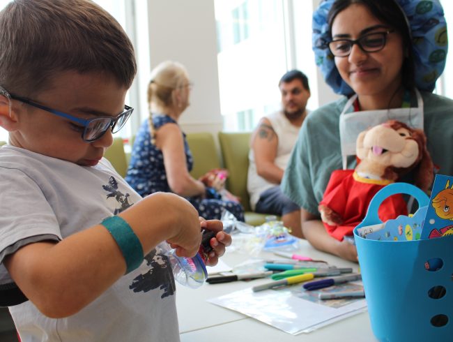 La Clinique des doux oursons aide à réduire l’anxiété associée à une opération