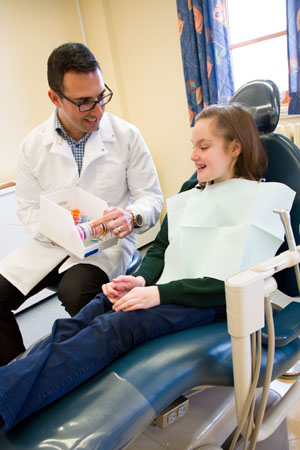 Des sourires radieux pour les enfants aux besoins spéciaux grâce au service de dentisterie