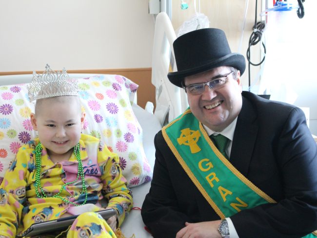 Visite de la reine et les princesses du Défilé Saint-Patrick de Montréal et le Maire Denis Coderre