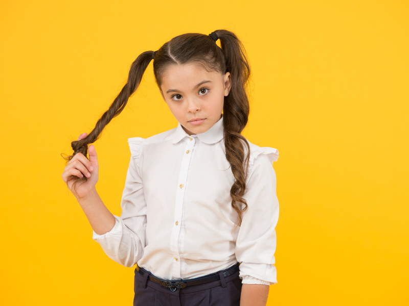 Votre enfant se mâchouille les cheveux ou se ronge les ongles? 